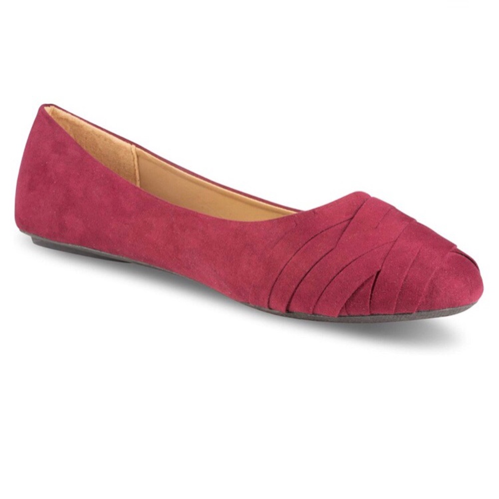 Women’s ballet flat (burgundy size 11)